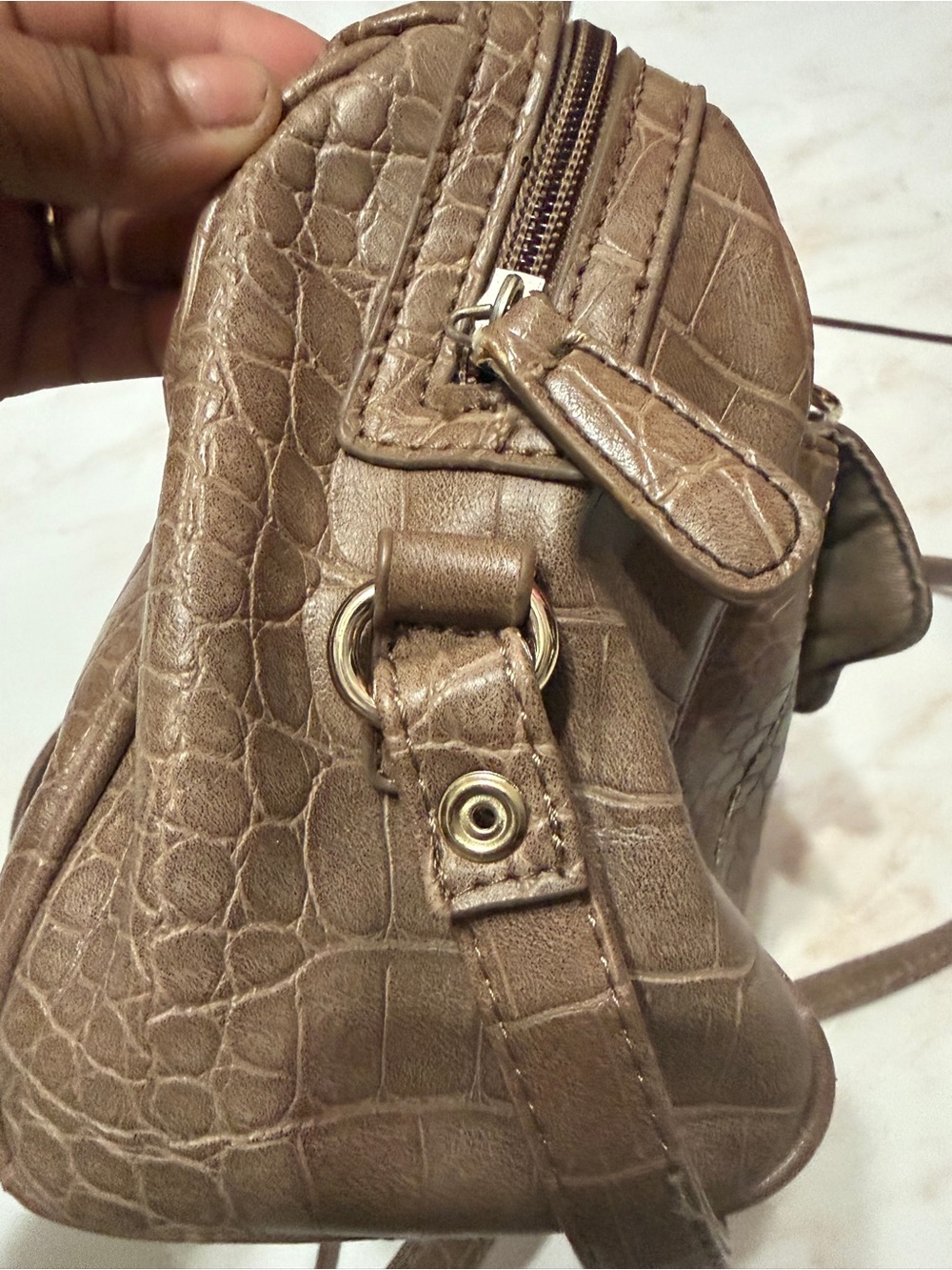 GUESS Taupe Croc-Embossed Chain-Handle Shoulder Bag - Picture 7 of 12